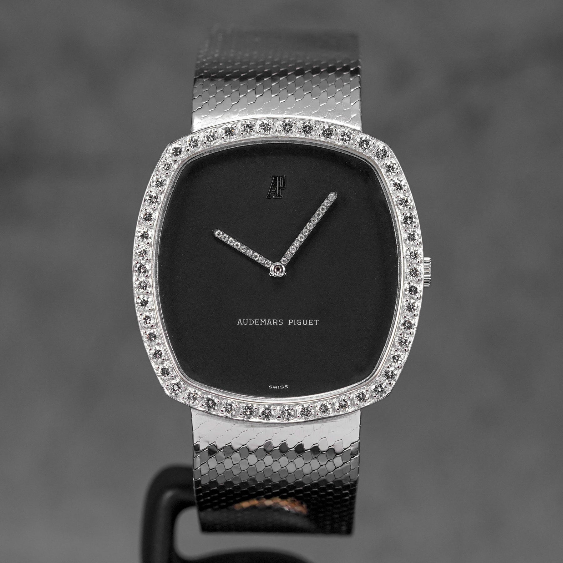 TONNEAU WHITEGOLD BLACK DIAL DIAMOND BEZEL (WATCH ONLY)