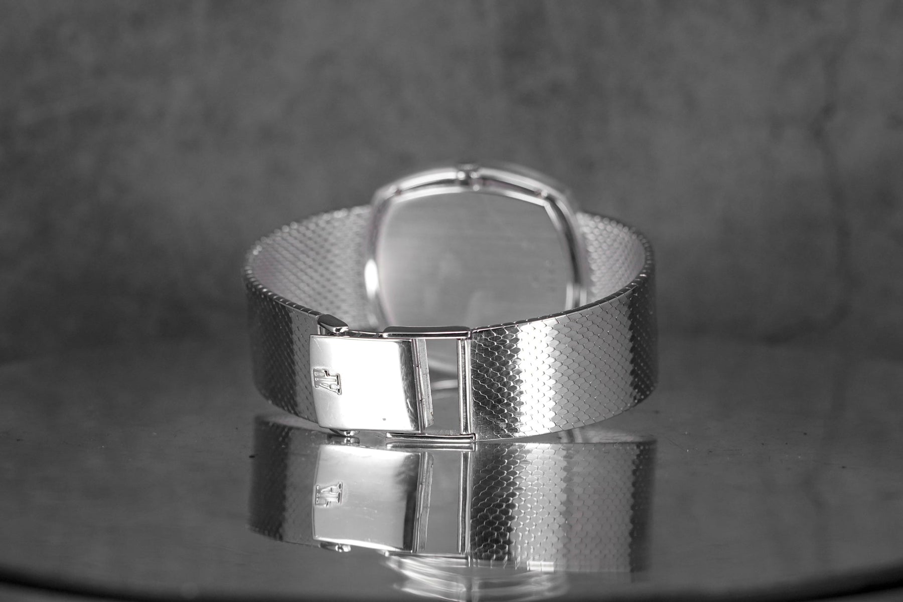 TONNEAU WHITEGOLD BLACK DIAL DIAMOND BEZEL (WATCH ONLY)