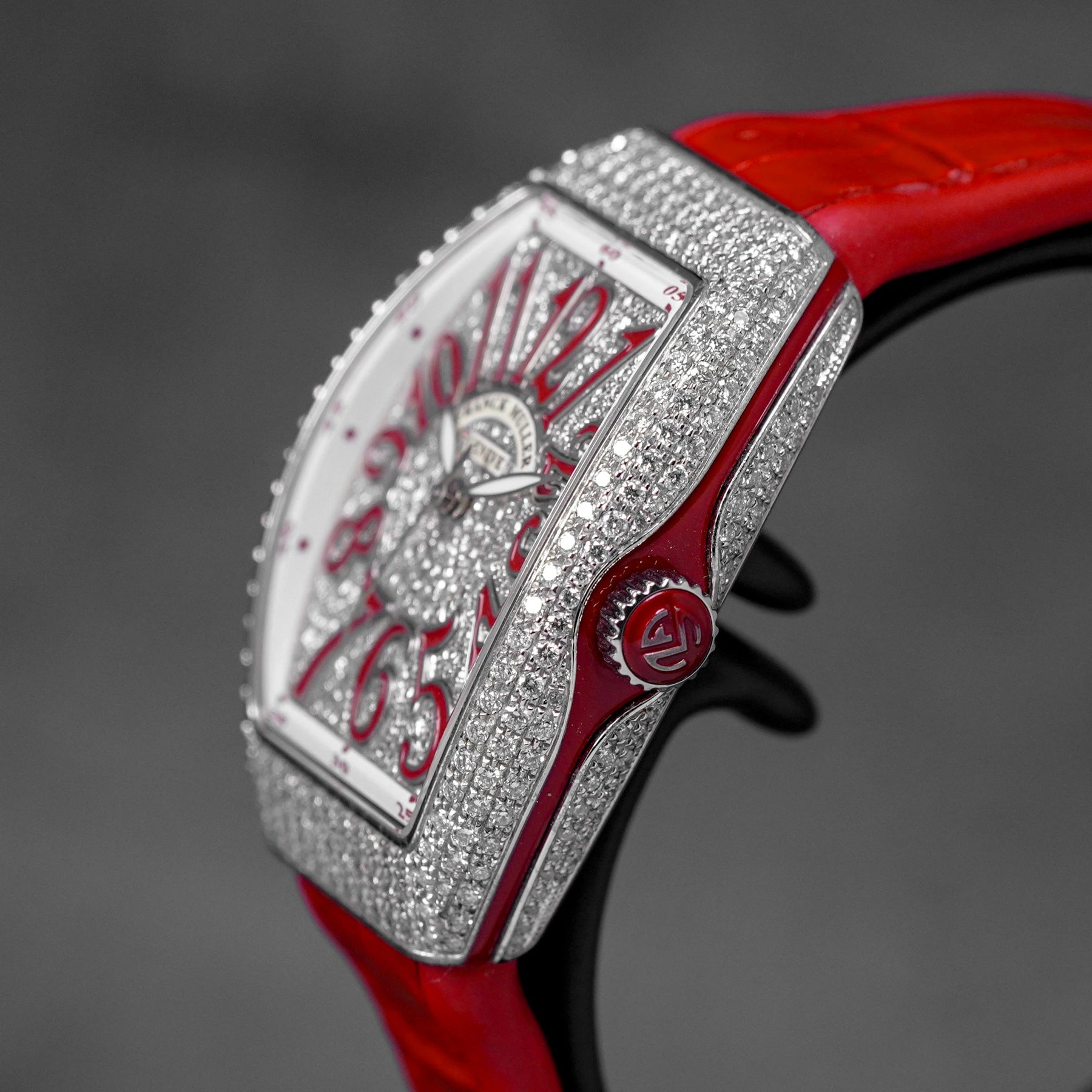V32 RED DIAMOND DIAL (2022)