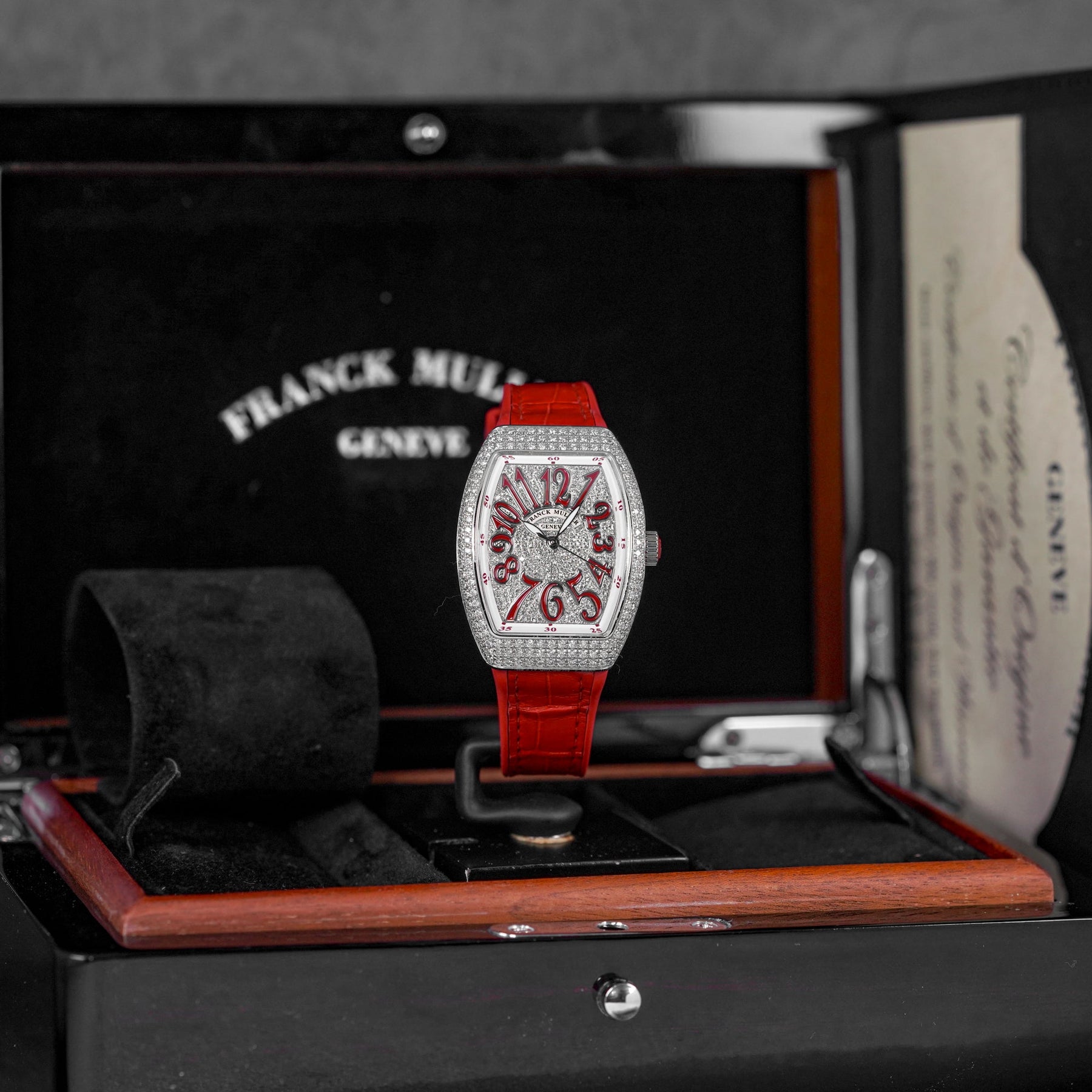 V32 RED DIAMOND DIAL (2022)