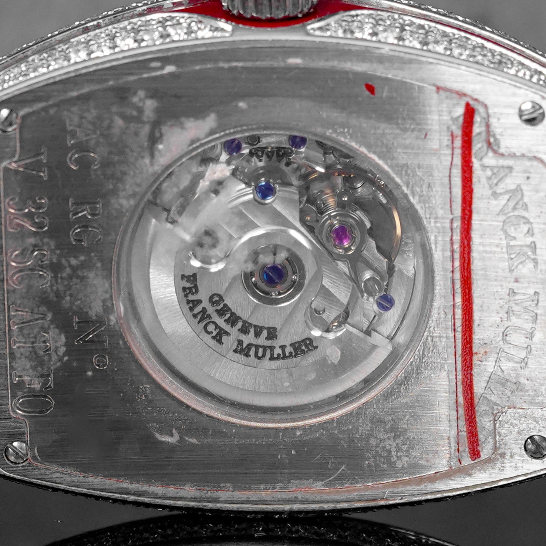 V32 RED DIAMOND DIAL (2022)