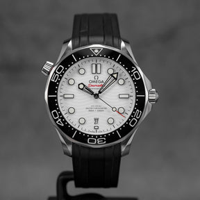SEAMASTER DIVER 300 WHITE DIAL RUBBER STRAP (2023)