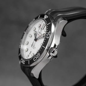 SEAMASTER DIVER 300 WHITE DIAL RUBBER STRAP (2023)