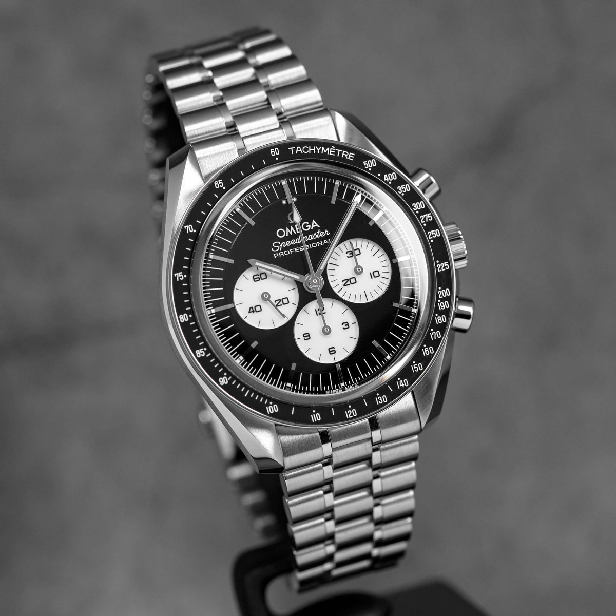 harga omega speedmaster moonwatch reverse panda