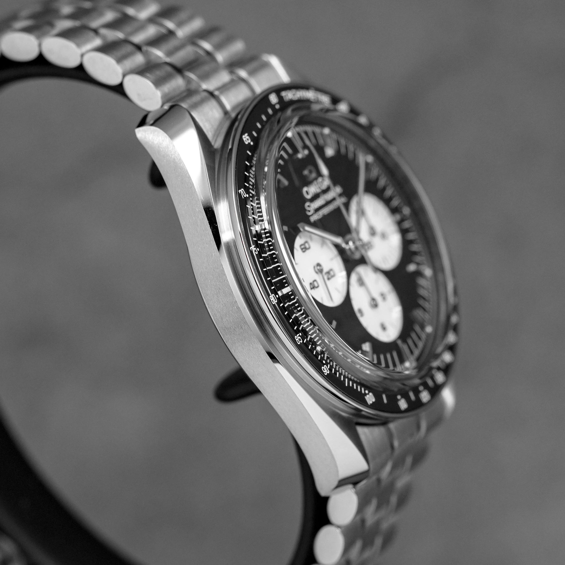 harga omega speedmaster moonwatch reverse panda