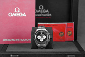 harga omega speedmaster moonwatch reverse panda