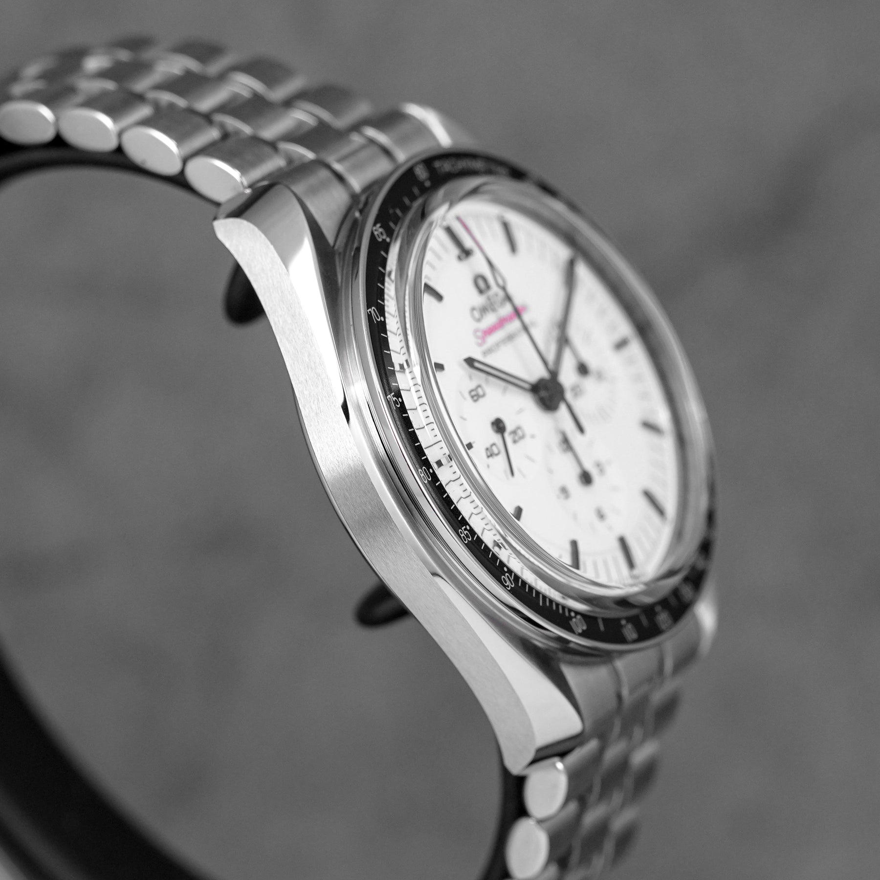 harga omega speedmaster moonwatch sapphire