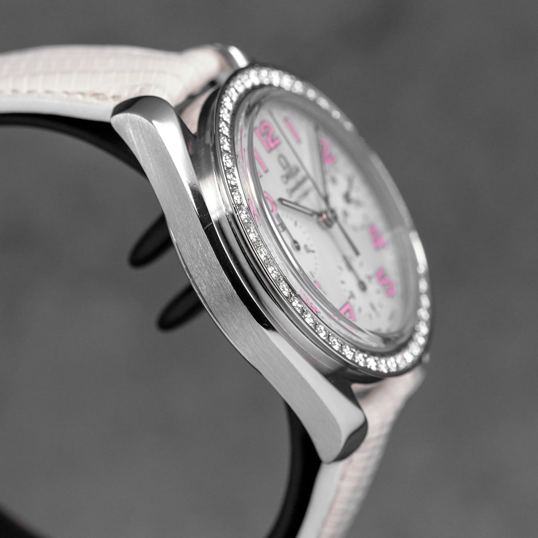 SPEEDMASTER REDUCED WHITE MOP DIAL DIAMOND BEZEL (WATCH ONLY)