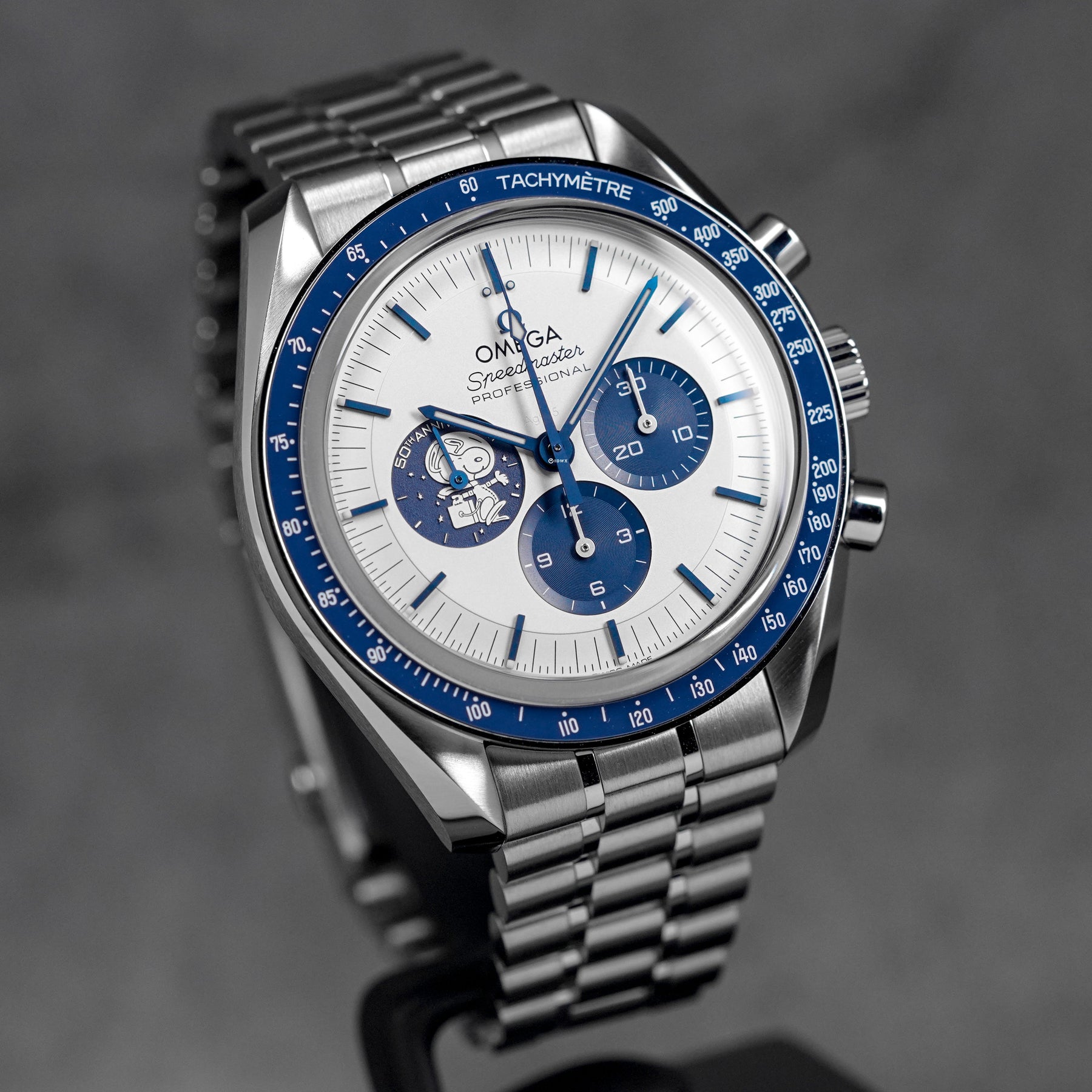 harga omega speedmaster silver snoopy award