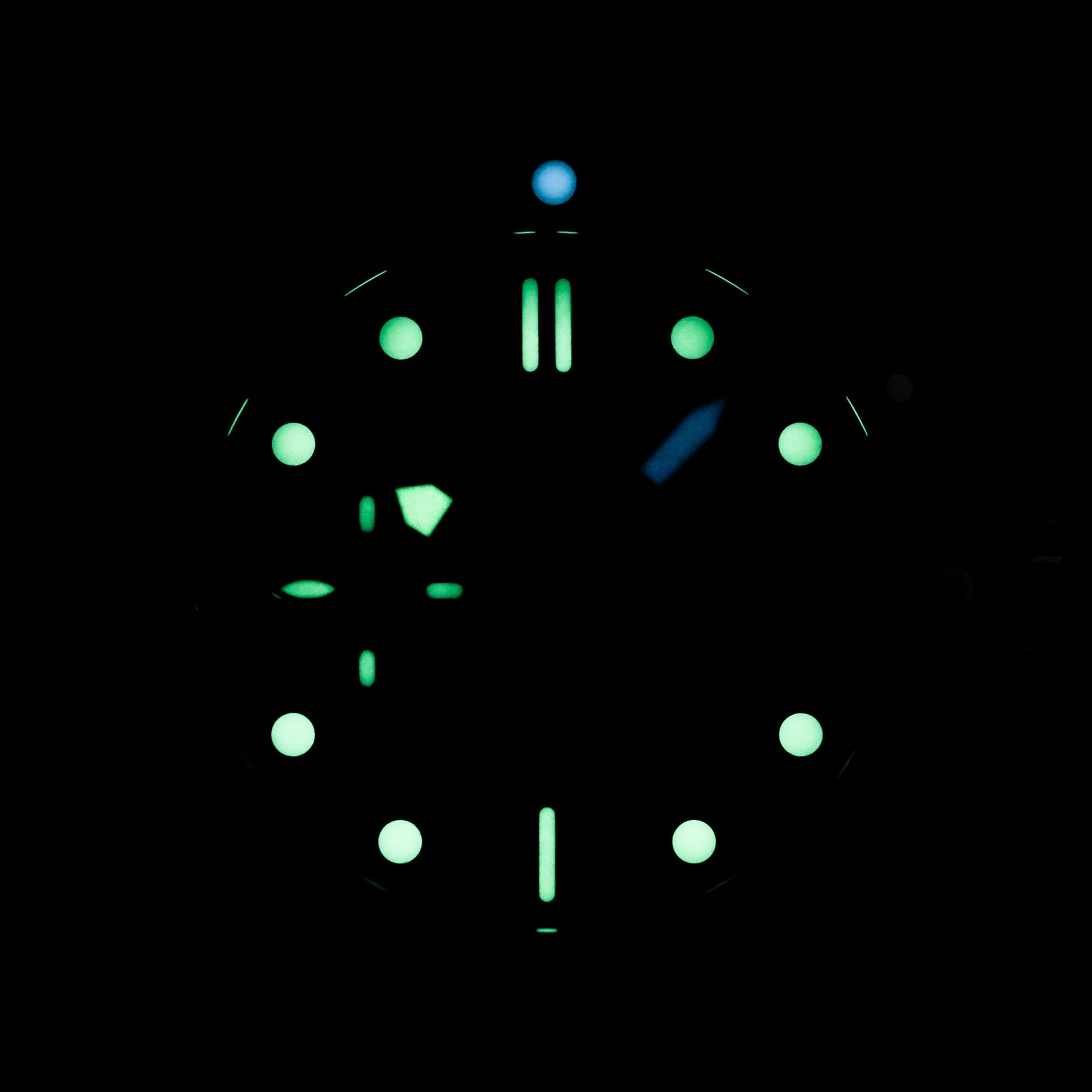 SUBMERSIBLE LUNA ROSSA 42MM WHITE DIAL PAM 1579 (2026)