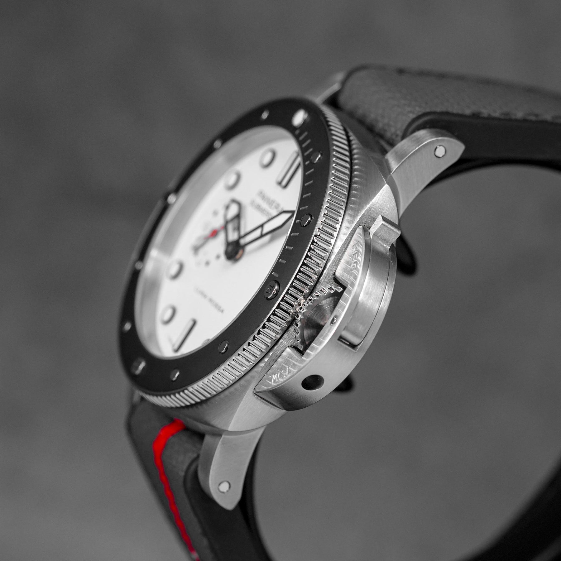 SUBMERSIBLE LUNA ROSSA 42MM WHITE DIAL PAM 1579 (2026)