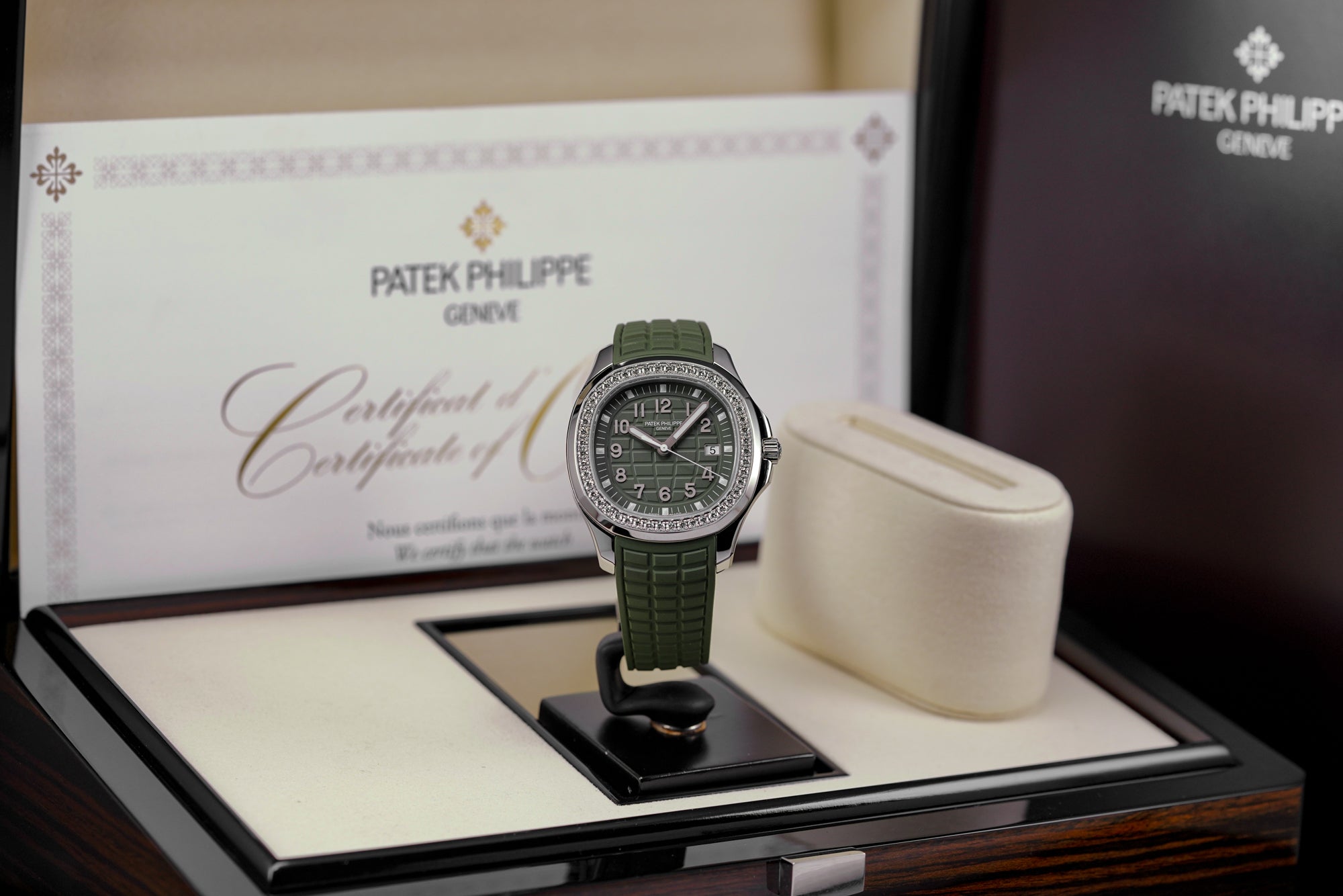 harga patek philippe aquanaut luce 5267/200a green
