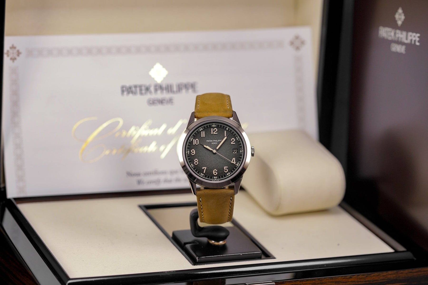 CALATRAVA 5226G WHITEGOLD CHARCOAL GRAY DIAL (2024)