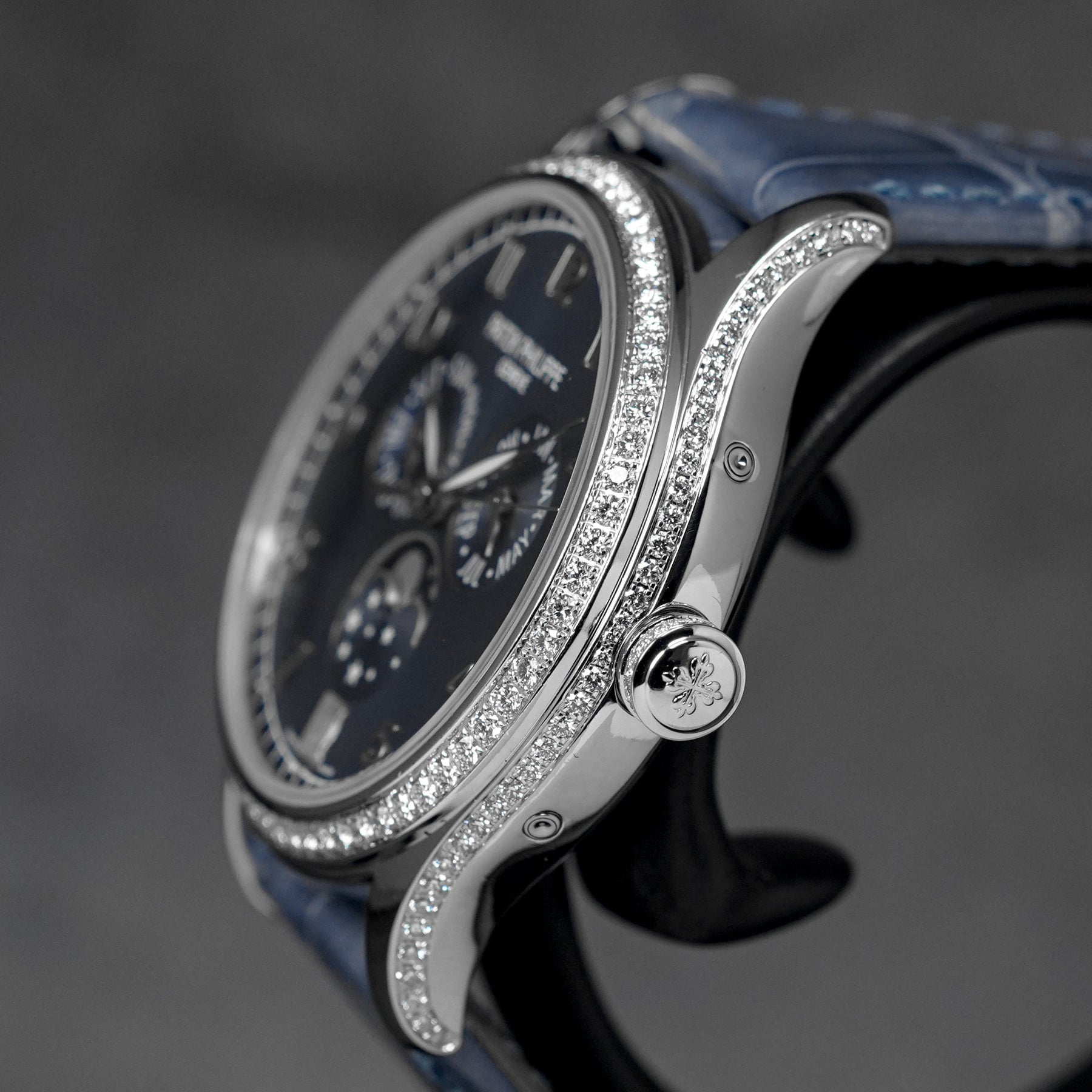 COMPLICATIONS 4947G WHITEGOLD ANNUAL CALENDAR BLUE DIAL DIAMOND BEZEL (2017)