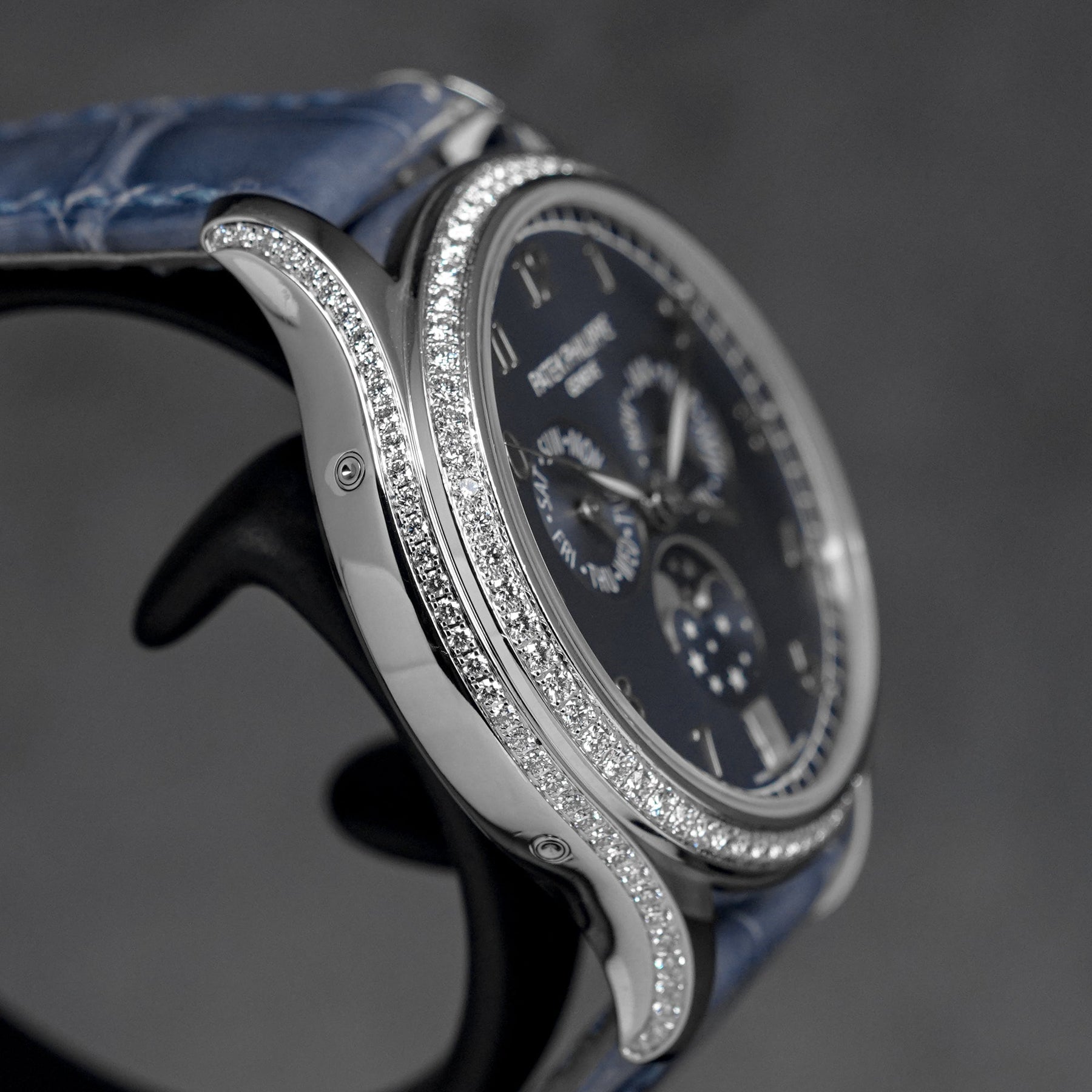 COMPLICATIONS 4947G WHITEGOLD ANNUAL CALENDAR BLUE DIAL DIAMOND BEZEL (2017)
