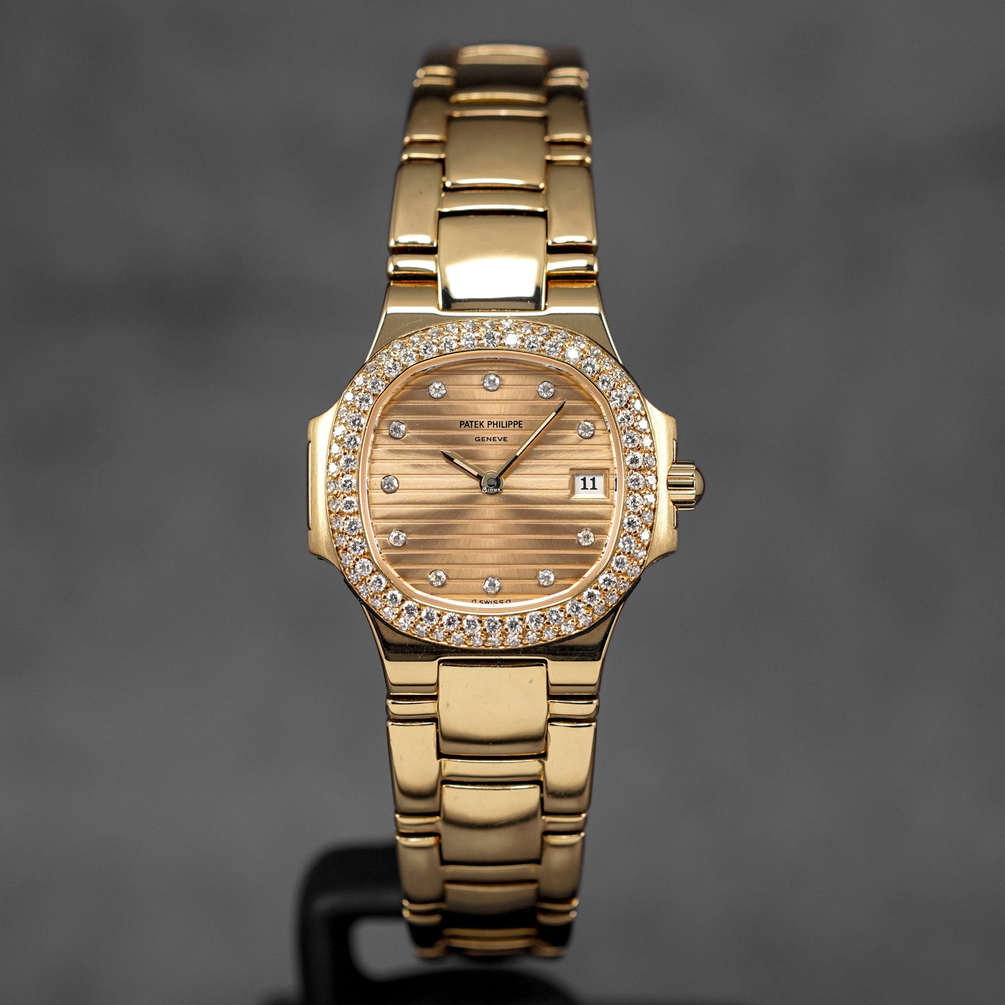 harga patek philippe natusilus 4700