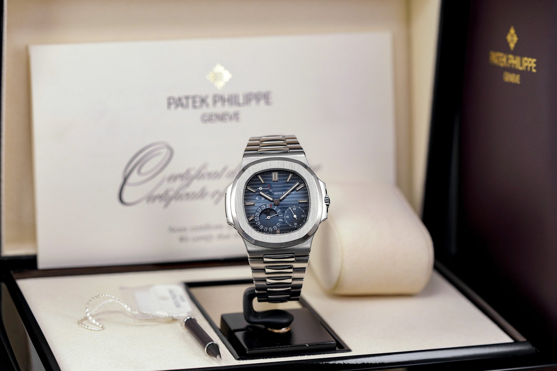 harga patek philippe nautilus 5712/1a