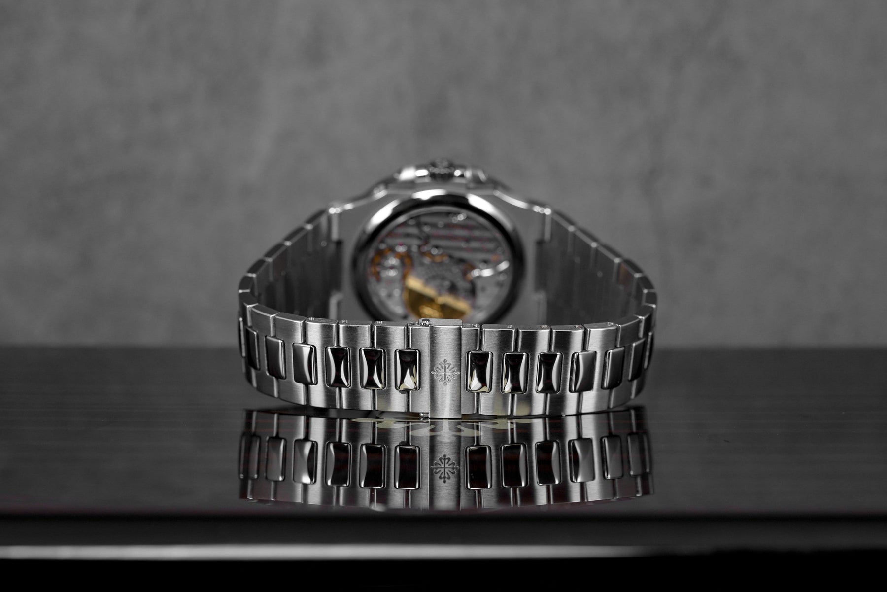 harga patek philippe nautilus 5712/1a