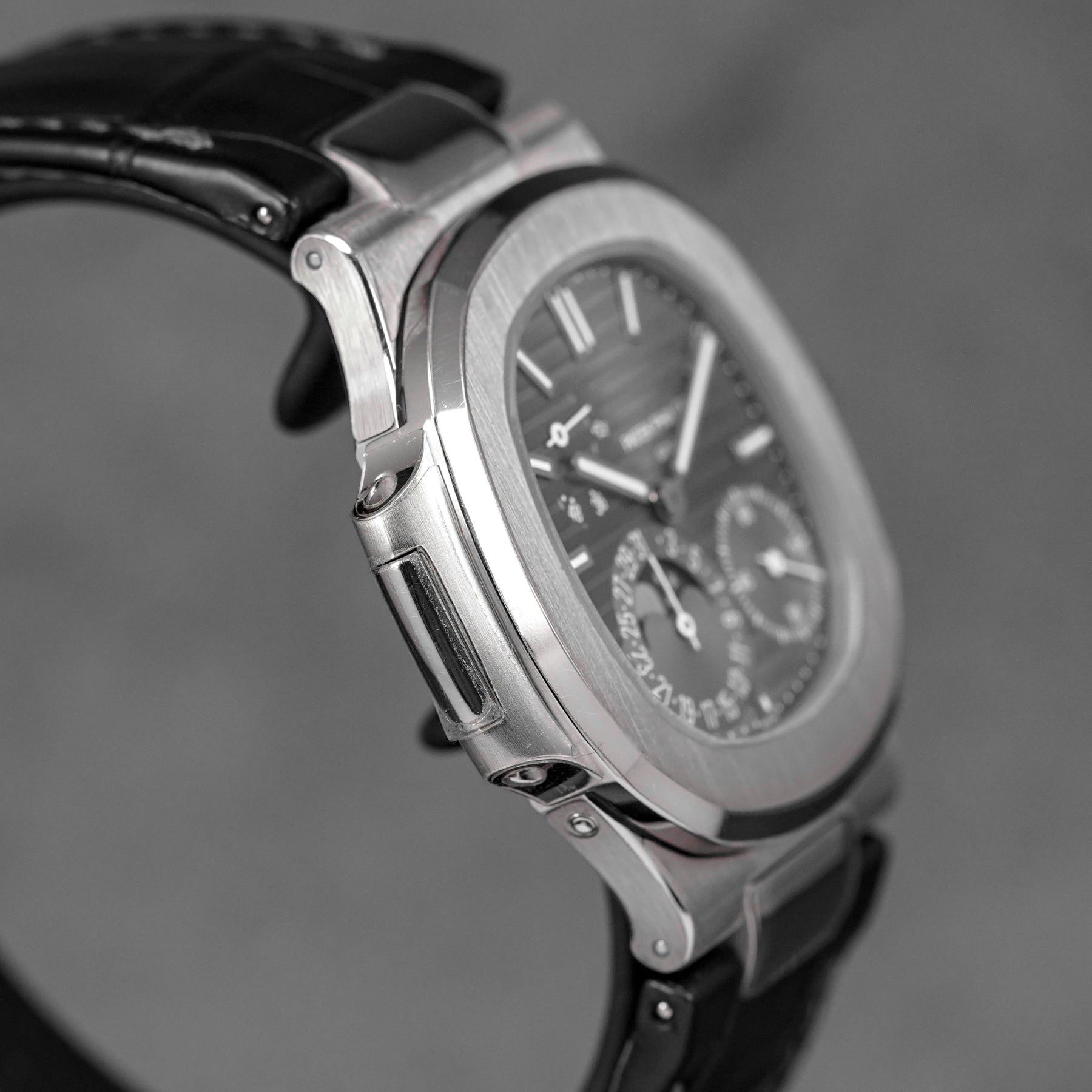 harga patek philippe nautilus 5712g