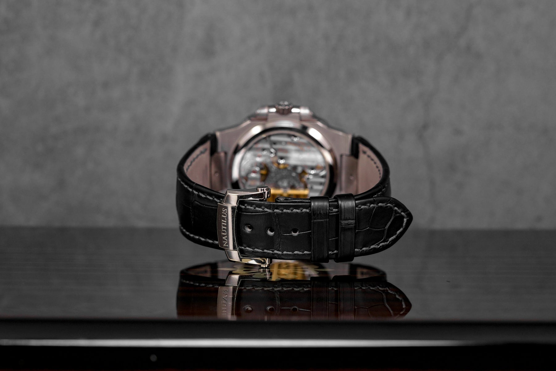 harga patek philippe nautilus 5712g