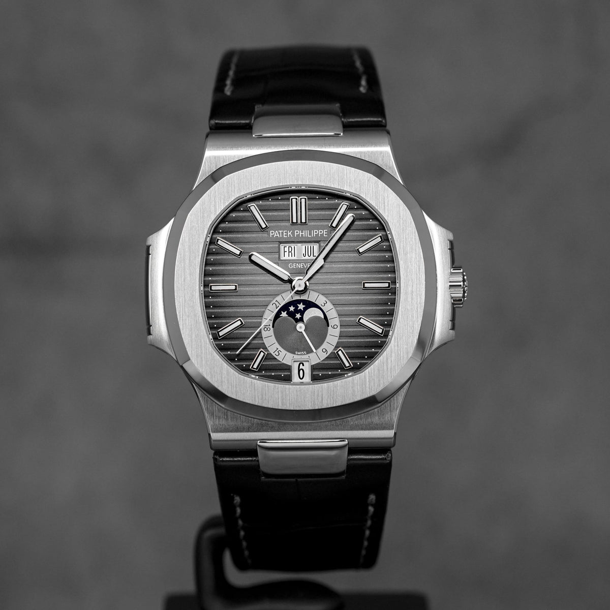 NAUTILUS 5726A ANNUAL CALENDAR MOONPHASE (2026)