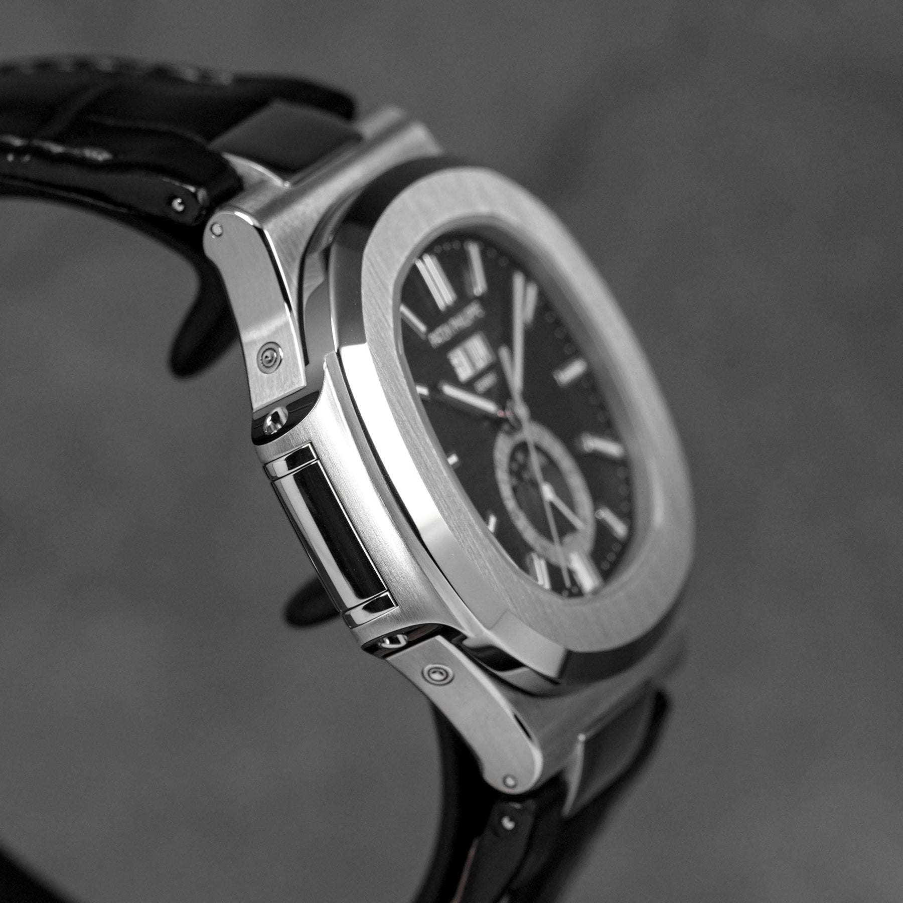 NAUTILUS 5726A ANNUAL CALENDAR MOONPHASE (2026)