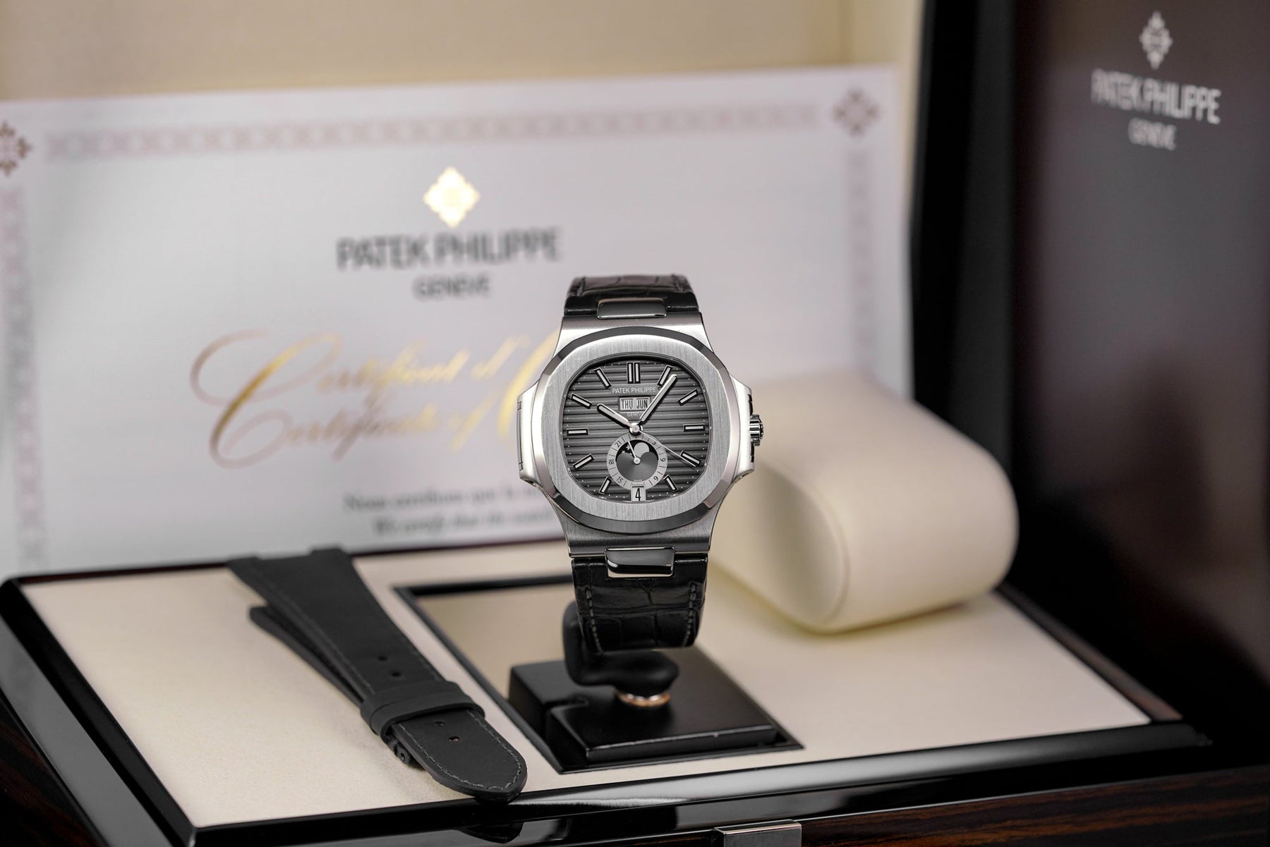 harga patek philippe nautilus 5726a