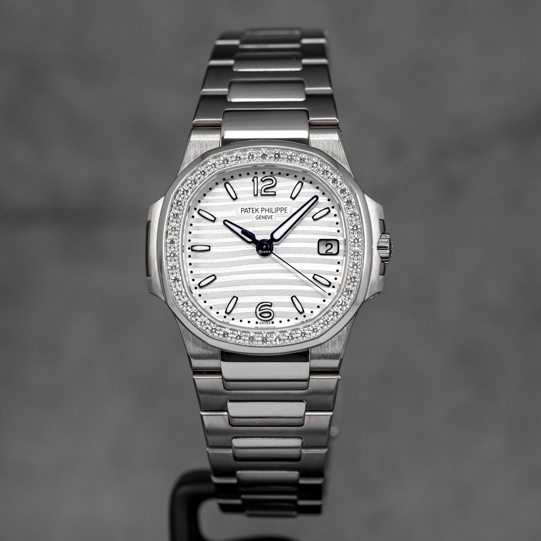 harga patek philippe nautilus 7010/1g