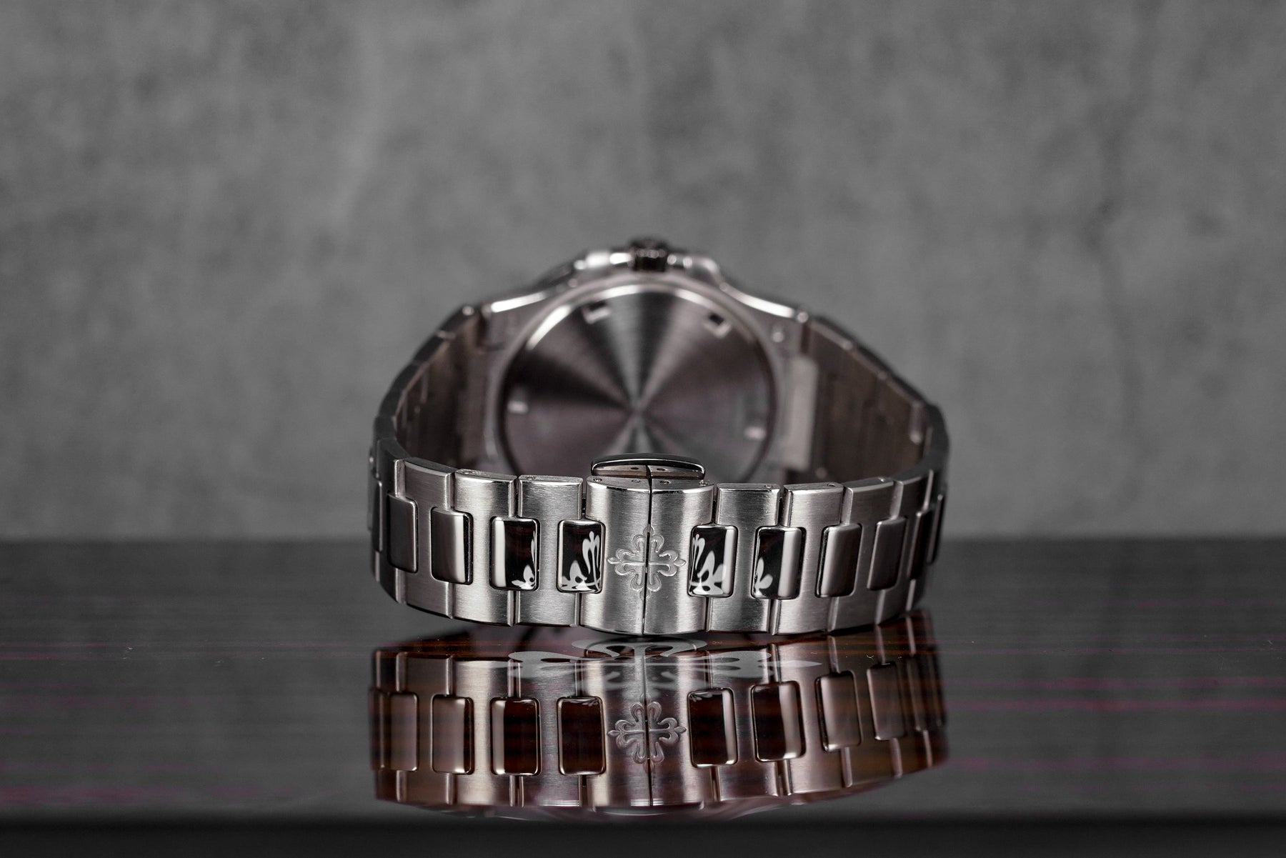 harga patek philippe nautilus 7010/1g
