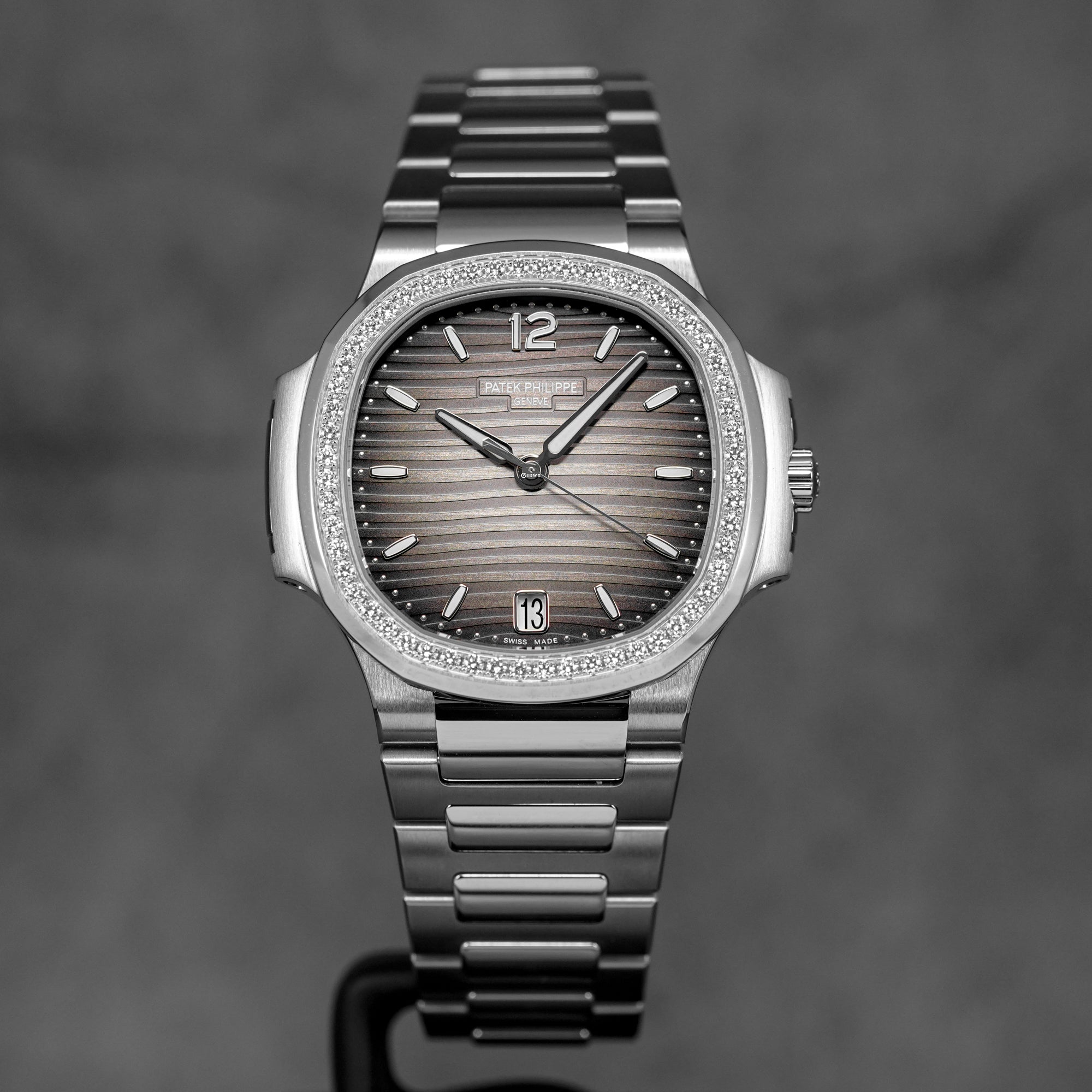 NAUTILUS 7118/1200A GRAY DIAL DIAMOND BEZEL (2022)
