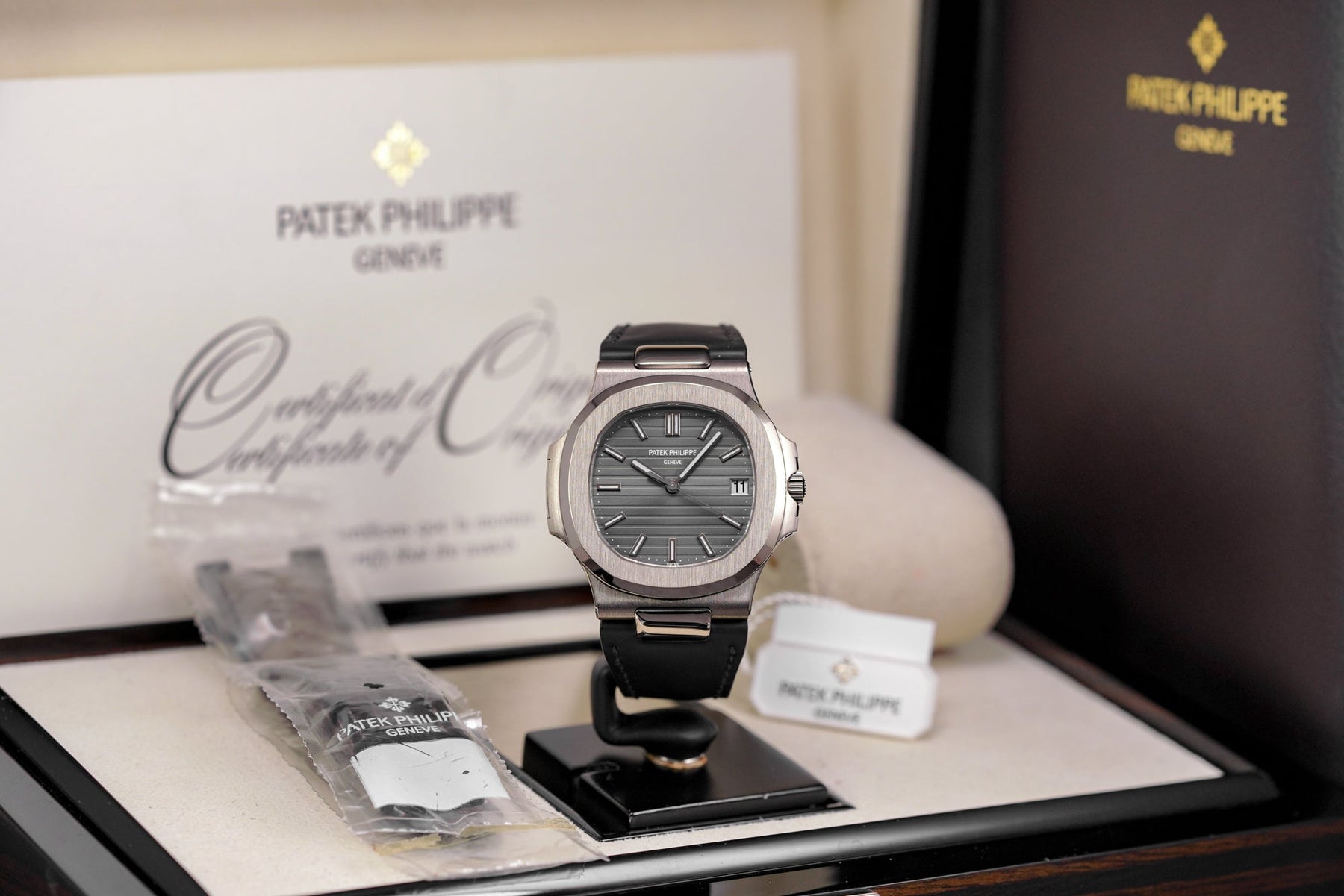harga patek phlippe nautilus 5711g