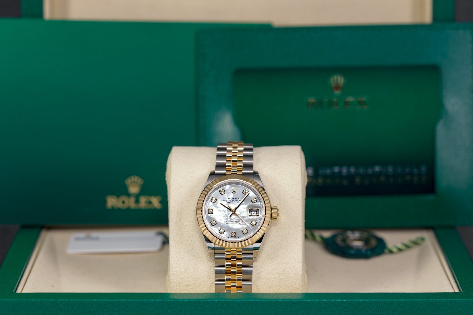 harga rolex datejust 28 mop diamond indonesia tebaru