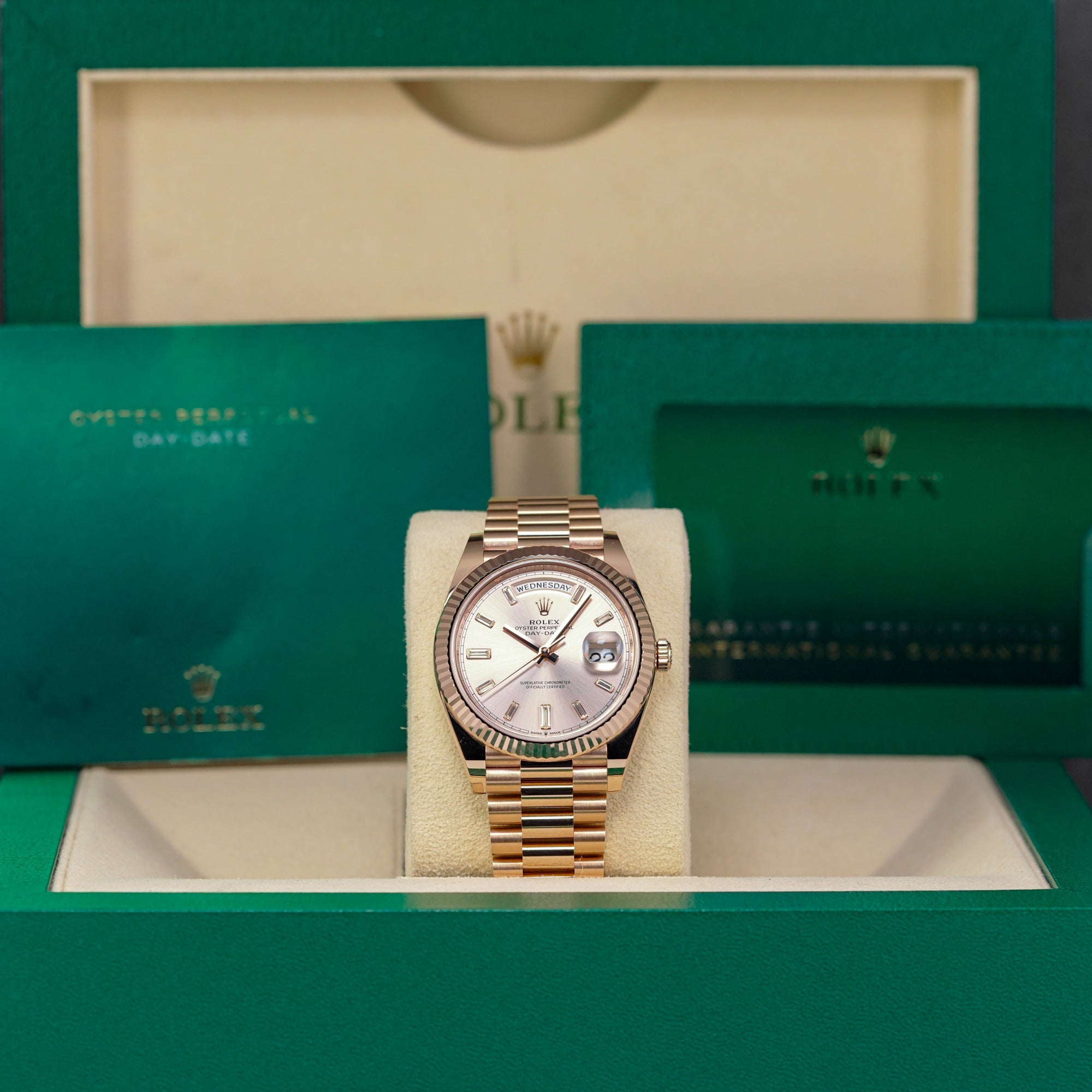 DAYDATE 40MM ROSEGOLD PINK DIAMOND BAGUETTE DIAL (2022)