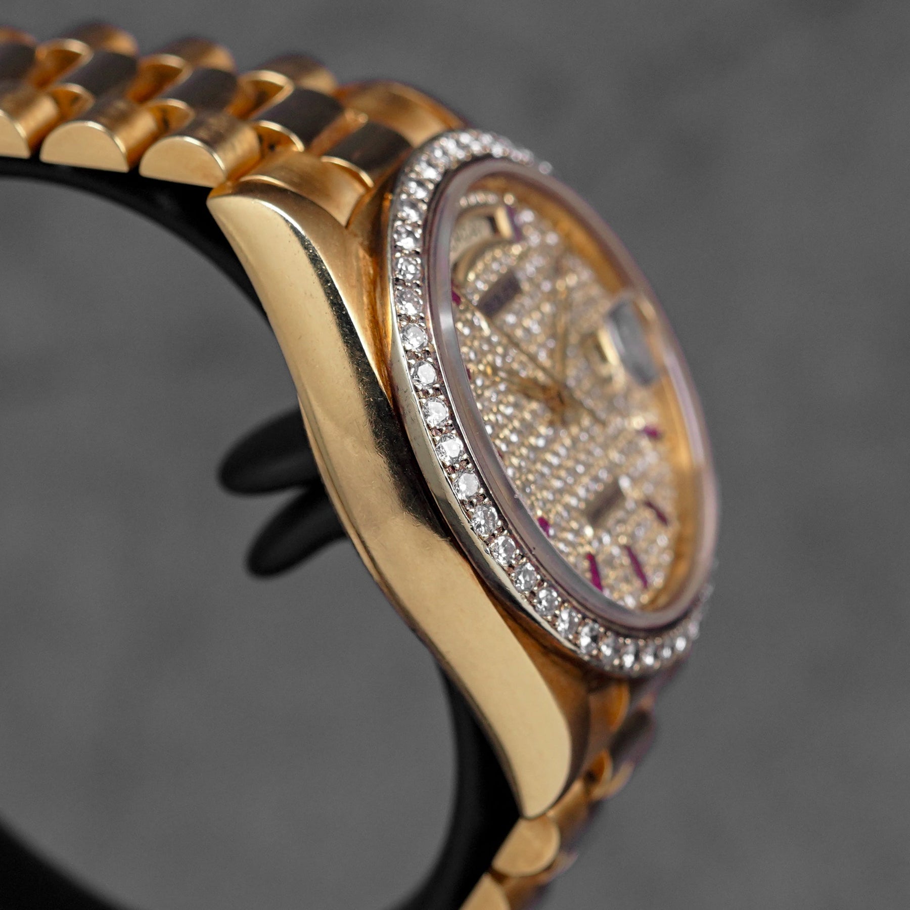 DAYDATE 36MM 18038 YELLOWGOLD CUSTOM DIAMOND & RUBY DIAL DIAMOND BEZEL (WATCH & BOX)