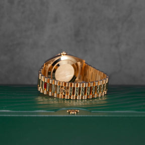 DAYDATE 40MM YELLOWGOLD BLACK DIAMOND BAGUETTE DIAL DIAMOND BEZEL (2021)