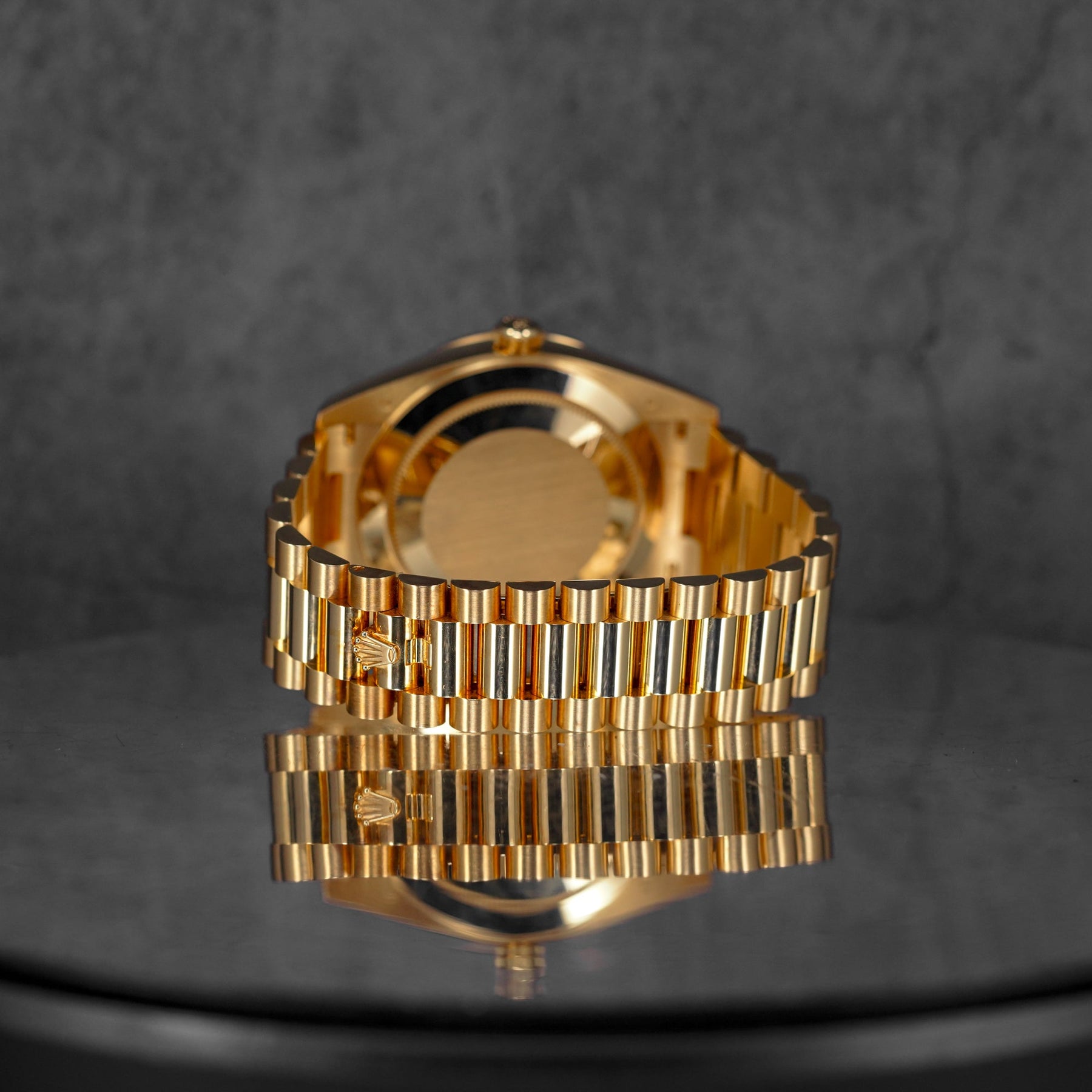 DAYDATE 40MM YELLOWGOLD BLACK DIAMOND BAGUETTE DIAL DIAMOND BEZEL (2021)