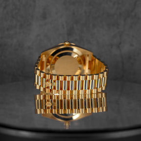 DAYDATE 40MM YELLOWGOLD BLACK DIAMOND BAGUETTE DIAL DIAMOND BEZEL (2021)