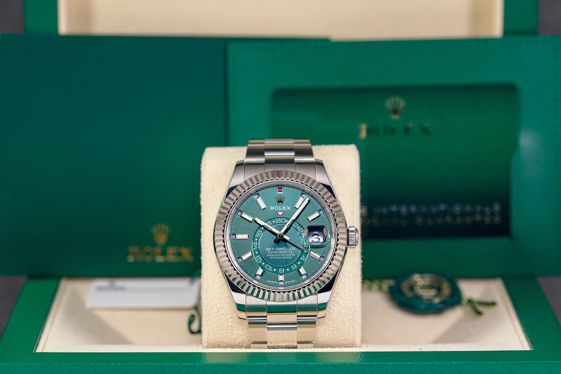harga rolex sky dweller green oyster indonesia
