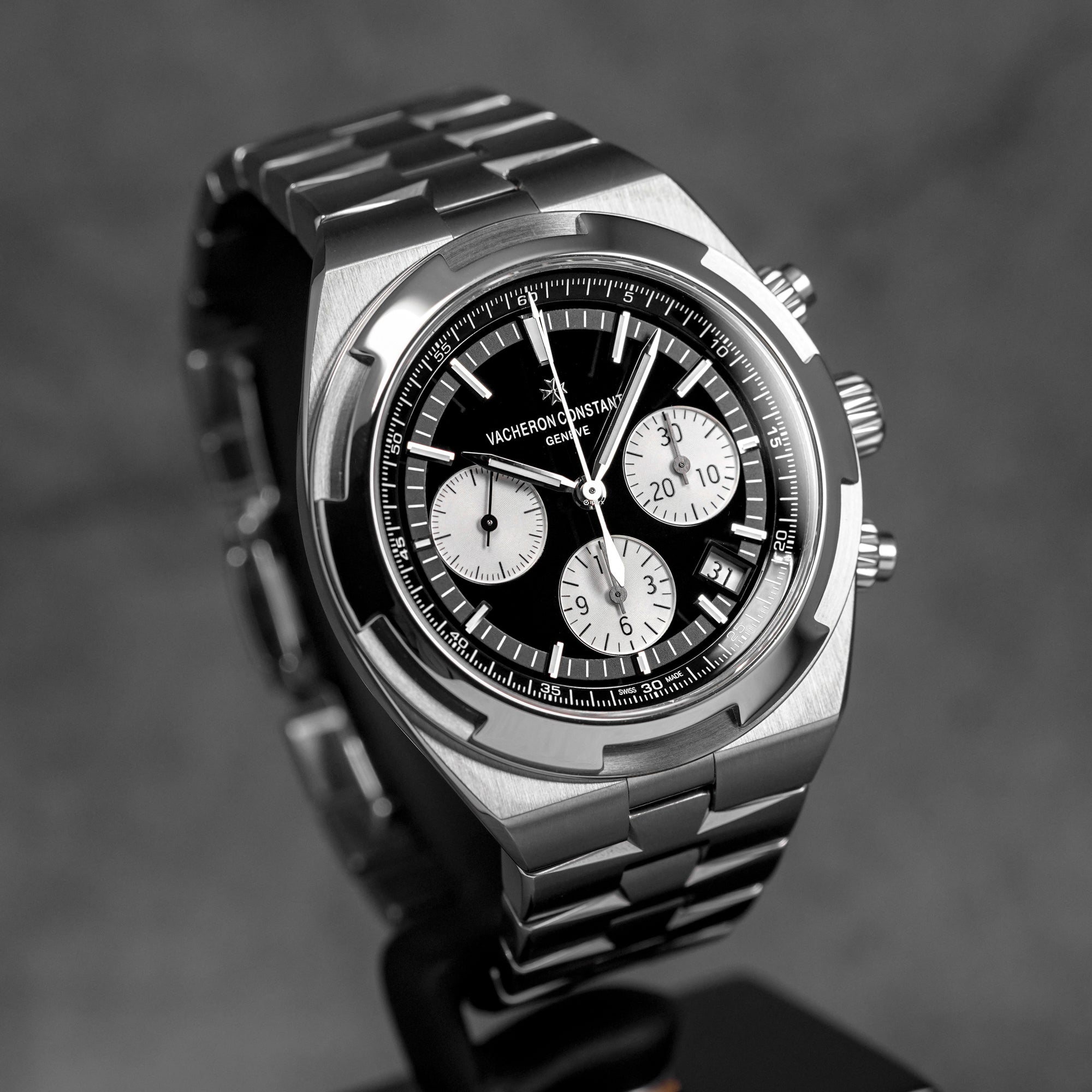 OVERSEAS CHRONOGRAPH BLACK DIAL (2021)