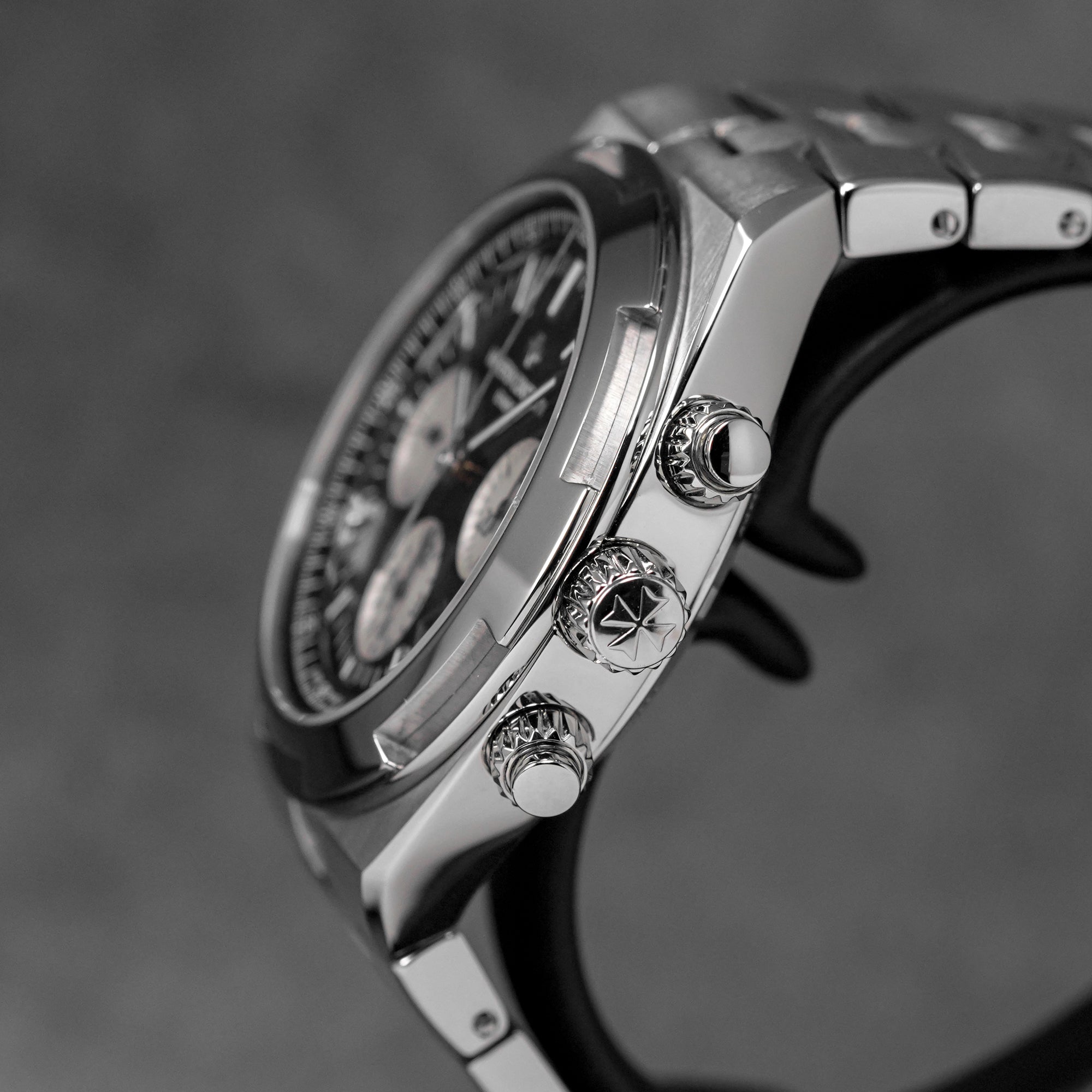 OVERSEAS CHRONOGRAPH BLACK DIAL (2021)