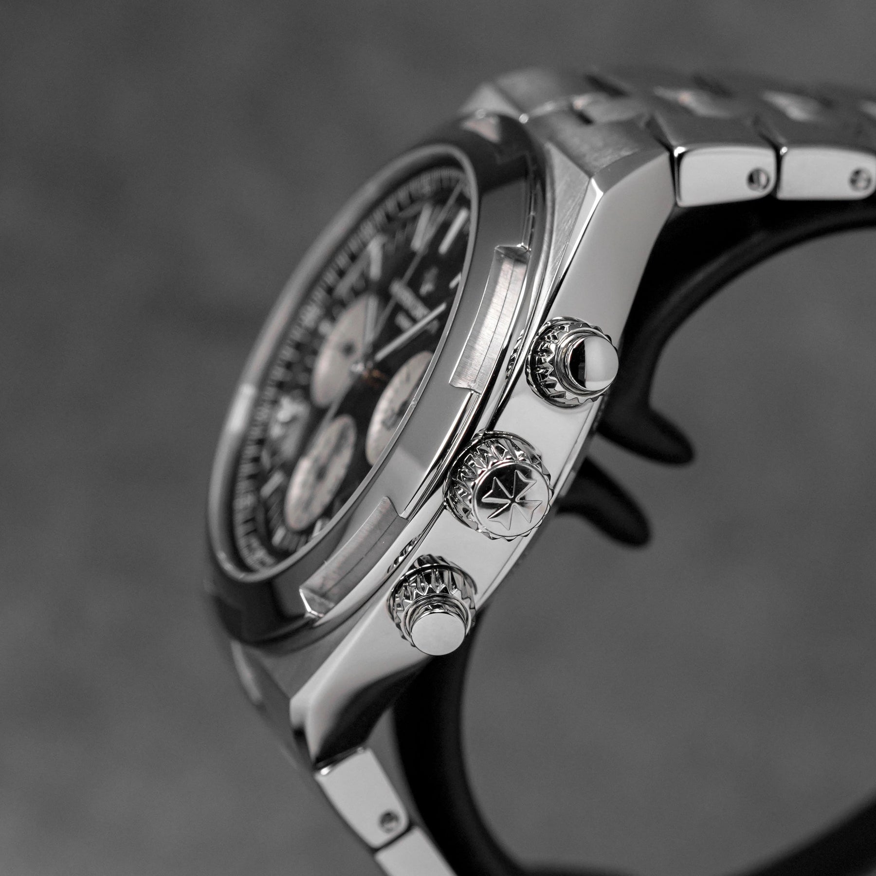 OVERSEAS CHRONOGRAPH BLACK DIAL (2021)