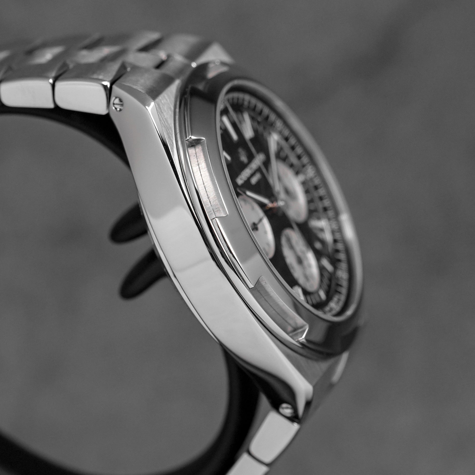 OVERSEAS CHRONOGRAPH BLACK DIAL (2021)