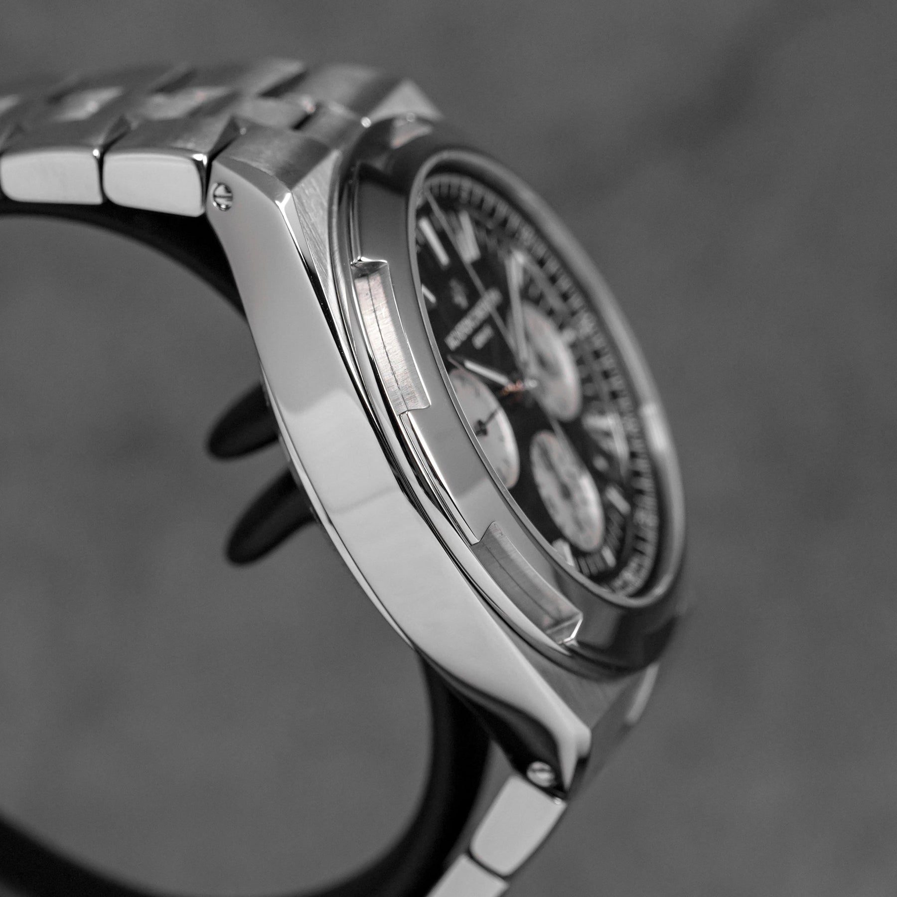 OVERSEAS CHRONOGRAPH BLACK DIAL (2021)