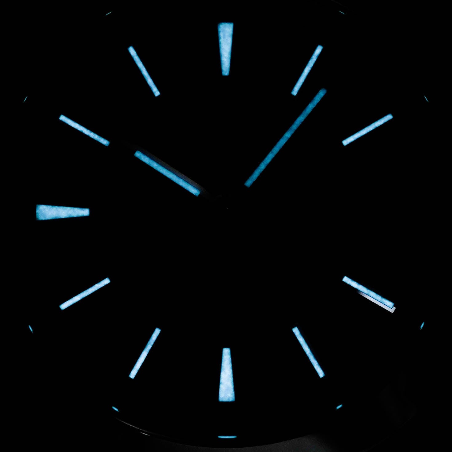 OVERSEAS BLACK DIAL (2024)