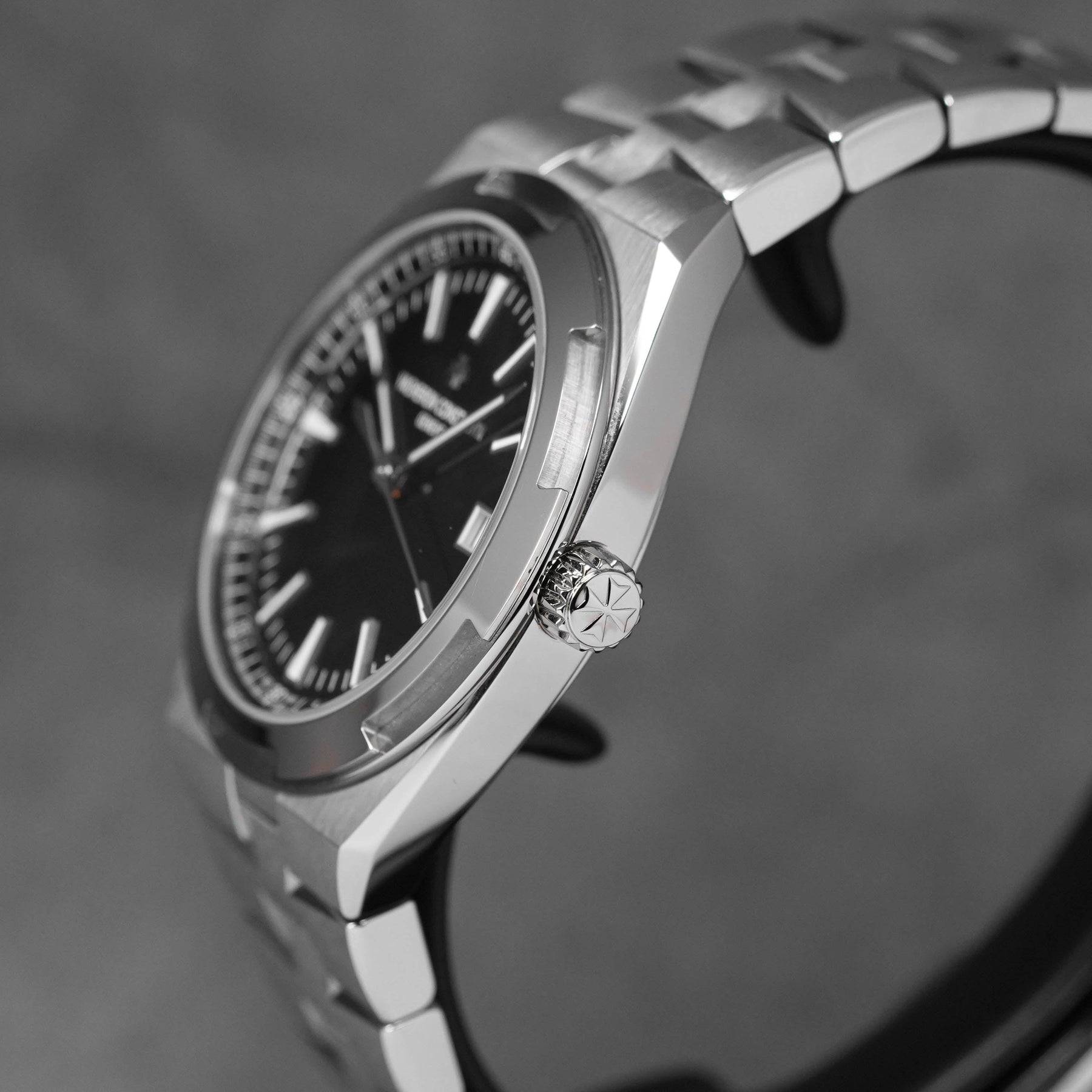 OVERSEAS BLACK DIAL (2024)