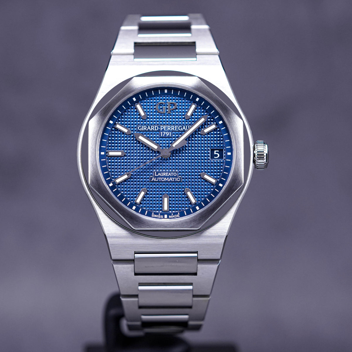 Girard Perregaux Laureato Blue