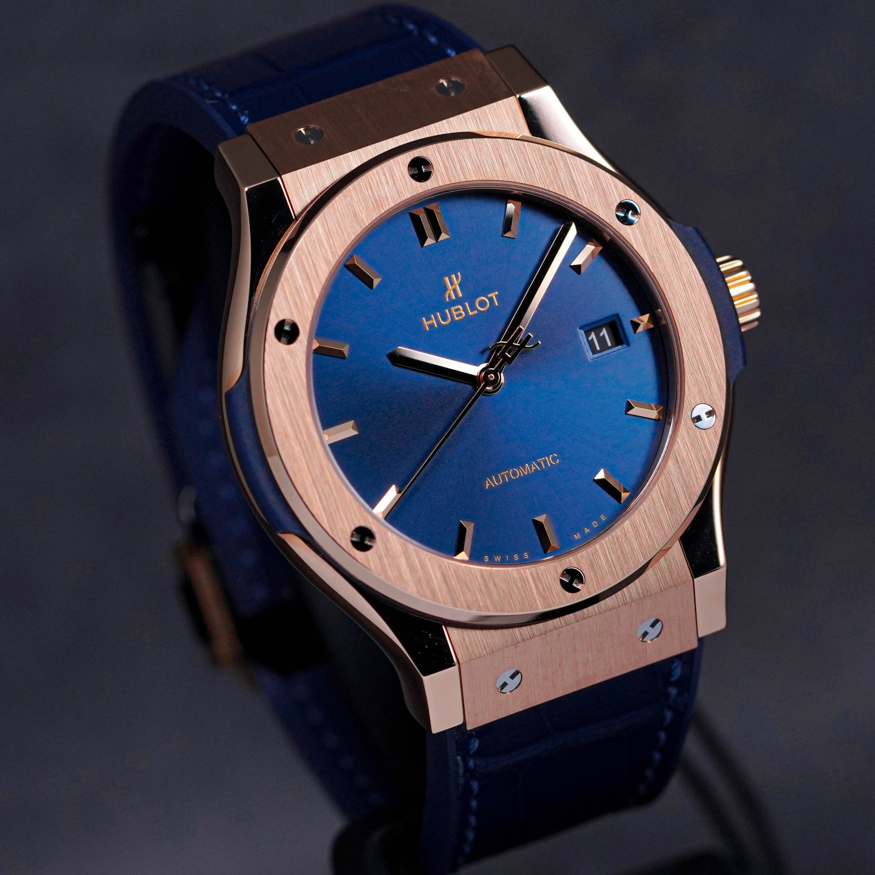 JAM TANGAN HUBLOT CLASSIC FUSION KING GOLD BLUE 42MM 2022 OMNILUXE