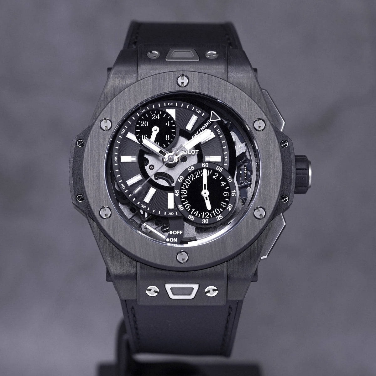 BIG BANG 45MM ALARM REPEATER GMT CARBON (2020)