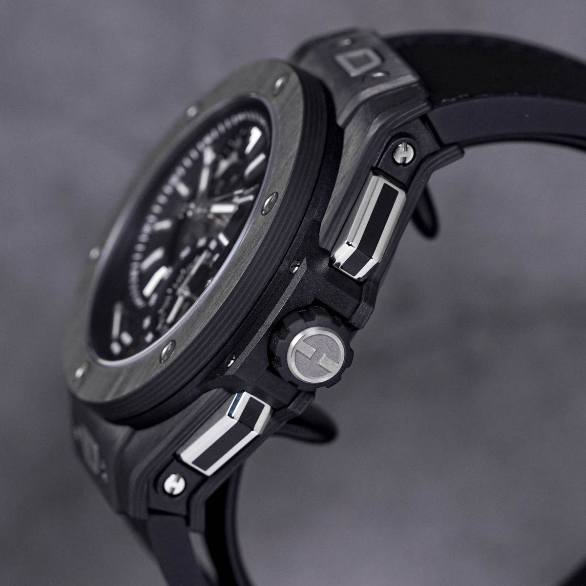 BIG BANG 45MM ALARM REPEATER GMT CARBON (2020)