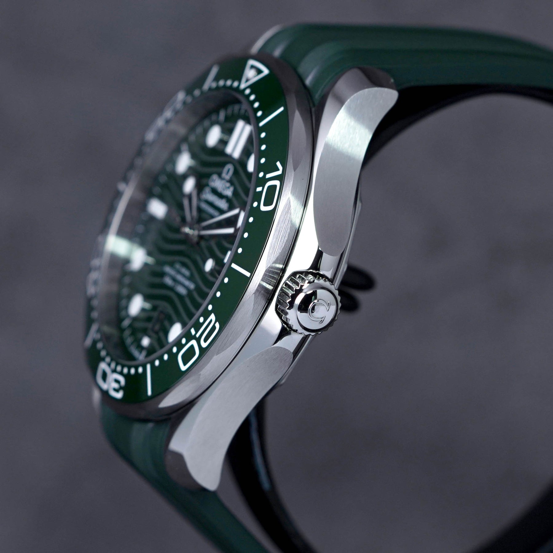 SEAMASTER DIVER 300 GREEN DIAL RUBBER STRAP (2022)